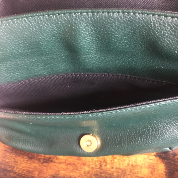 Vintage Green Purse with Gold Detail on Strap - Picture 7 of 10